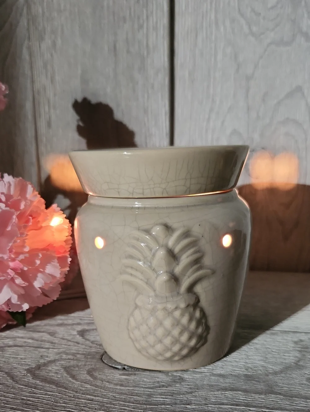 Welcome Scentsy Warmer With Embosssed Pineapple & Crackle Finish
